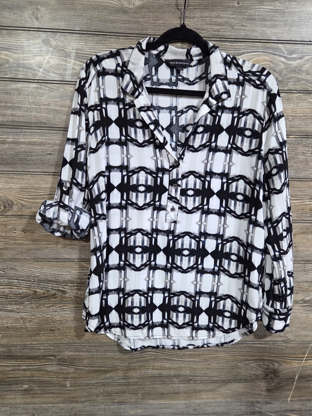 Rock & Republic Sheer Geometric Print Button Front Blouse Black White Size Small - Picture 4 of 6